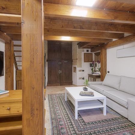 Right House - Small Garden In Old Town - Historical Castle District كالياري المظهر الخارجي الصورة