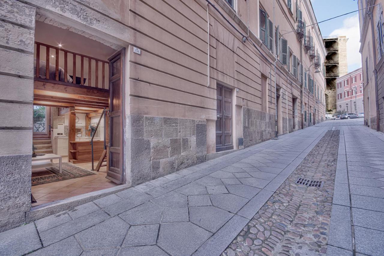 Right House - Small Garden In Old Town - Historical Castle District كالياري المظهر الخارجي الصورة