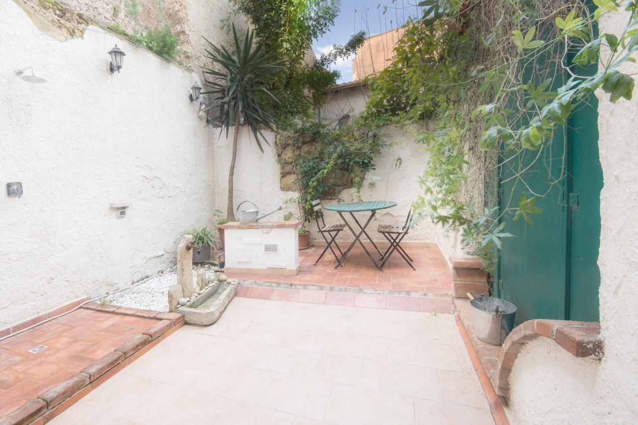 Right House - Small Garden In Old Town - Historical Castle District كالياري المظهر الخارجي الصورة